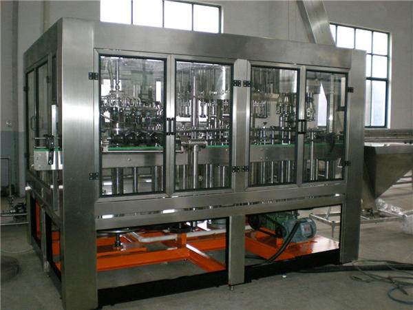 Automatska mašina za punjenje vode u staklene boce