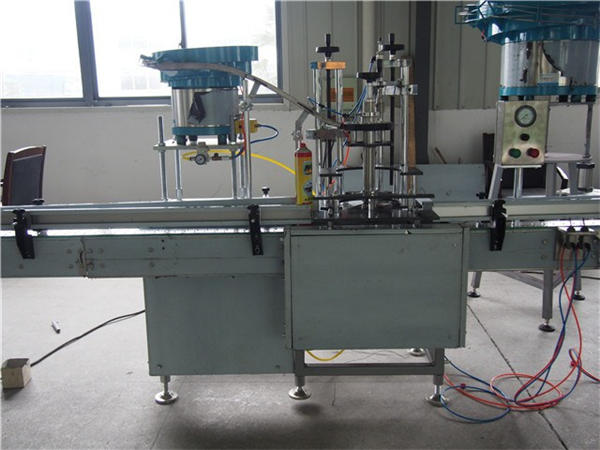 Mašina za punjenje toaletne vode sa 24 glave na glavi